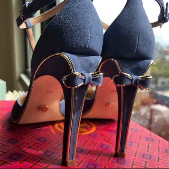 Tory Burch Shoes - Tory Burch leather bow pumps!!